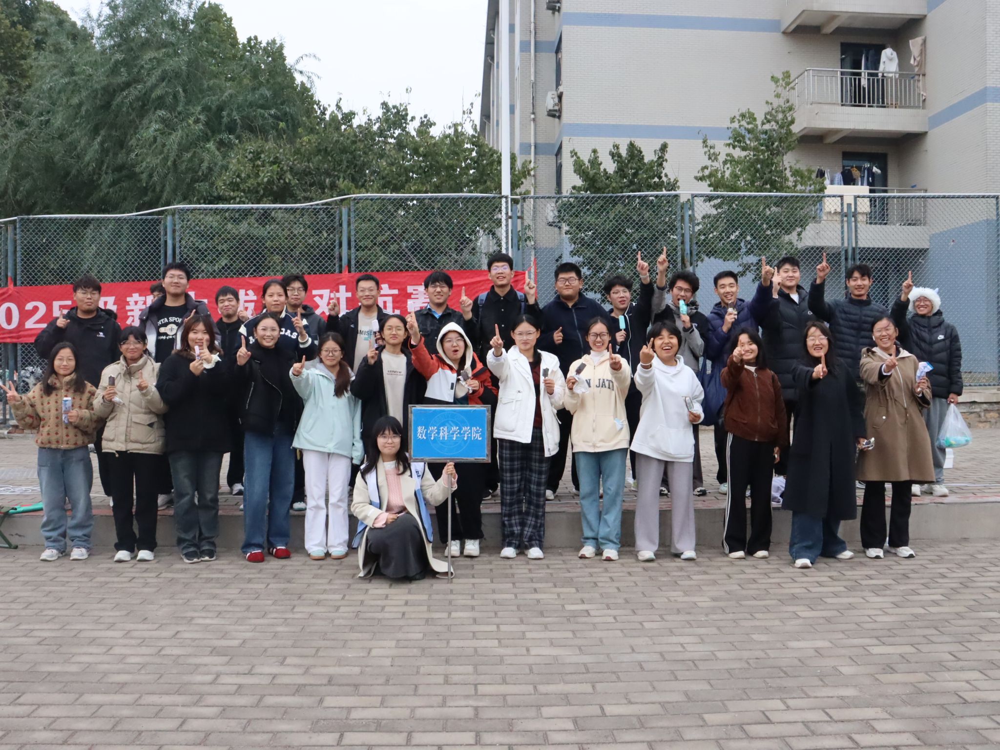 聚力赛场，绽放青春——我院跻身英国上市公司官网365新生拔河赛四强